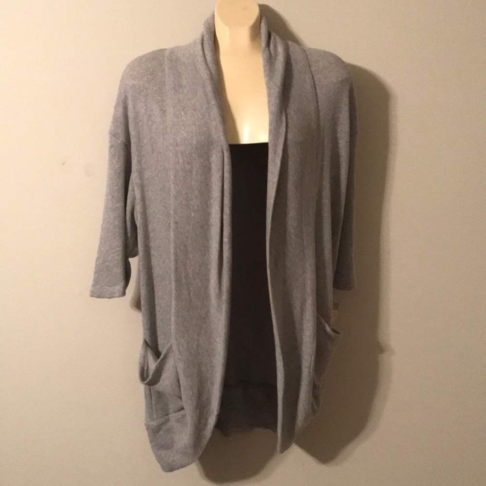 New Women’s light grey heather Top